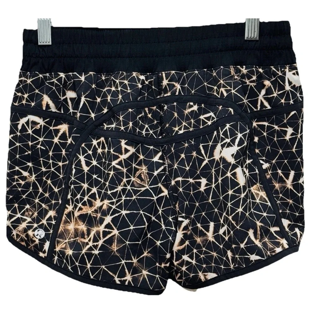 Lululemon Star Crushed Black shorts lined athletic Size 6 Inseam 4 EUC - Picture 4 of 8